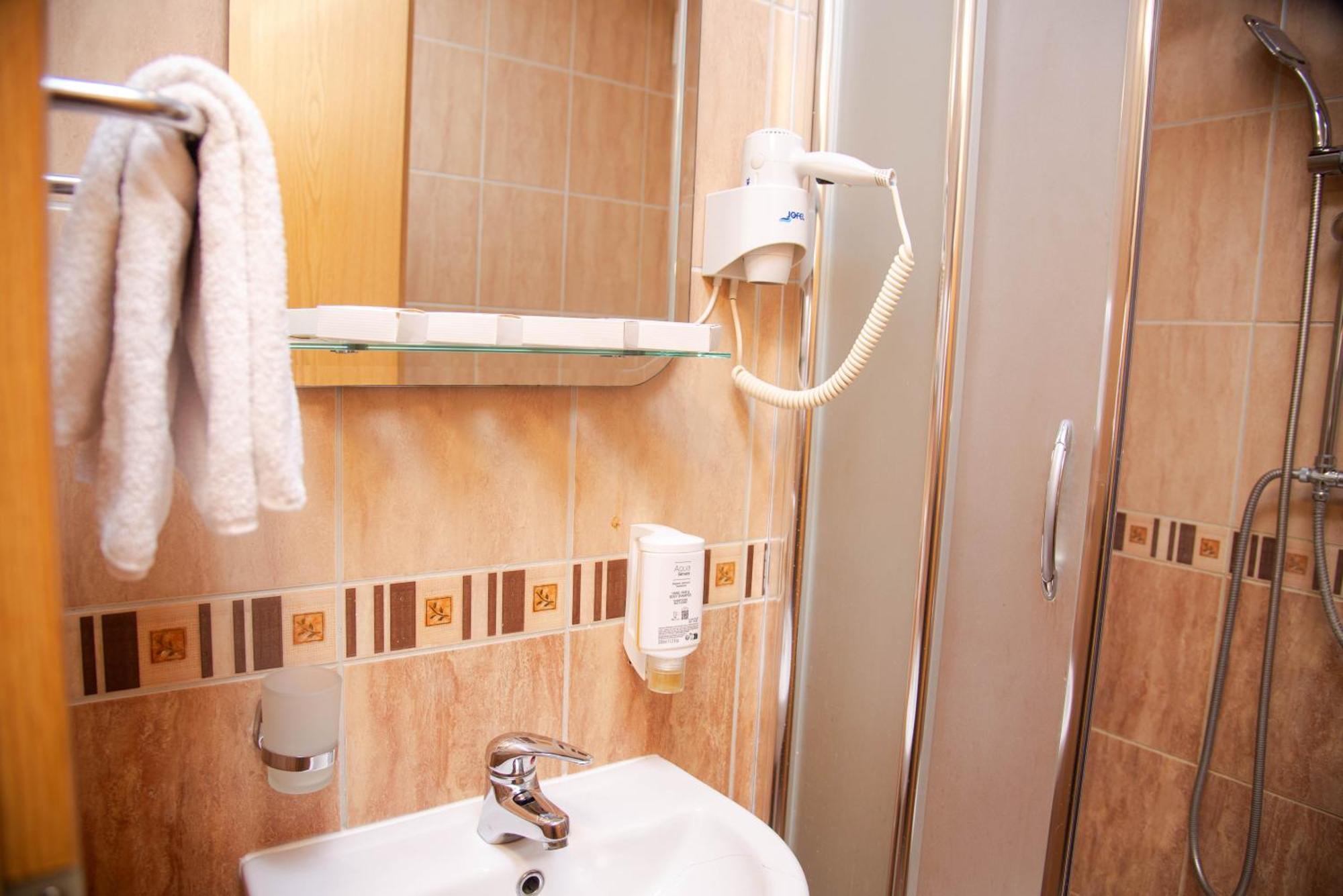 Hotel Dvor Бело Поле Екстериор снимка