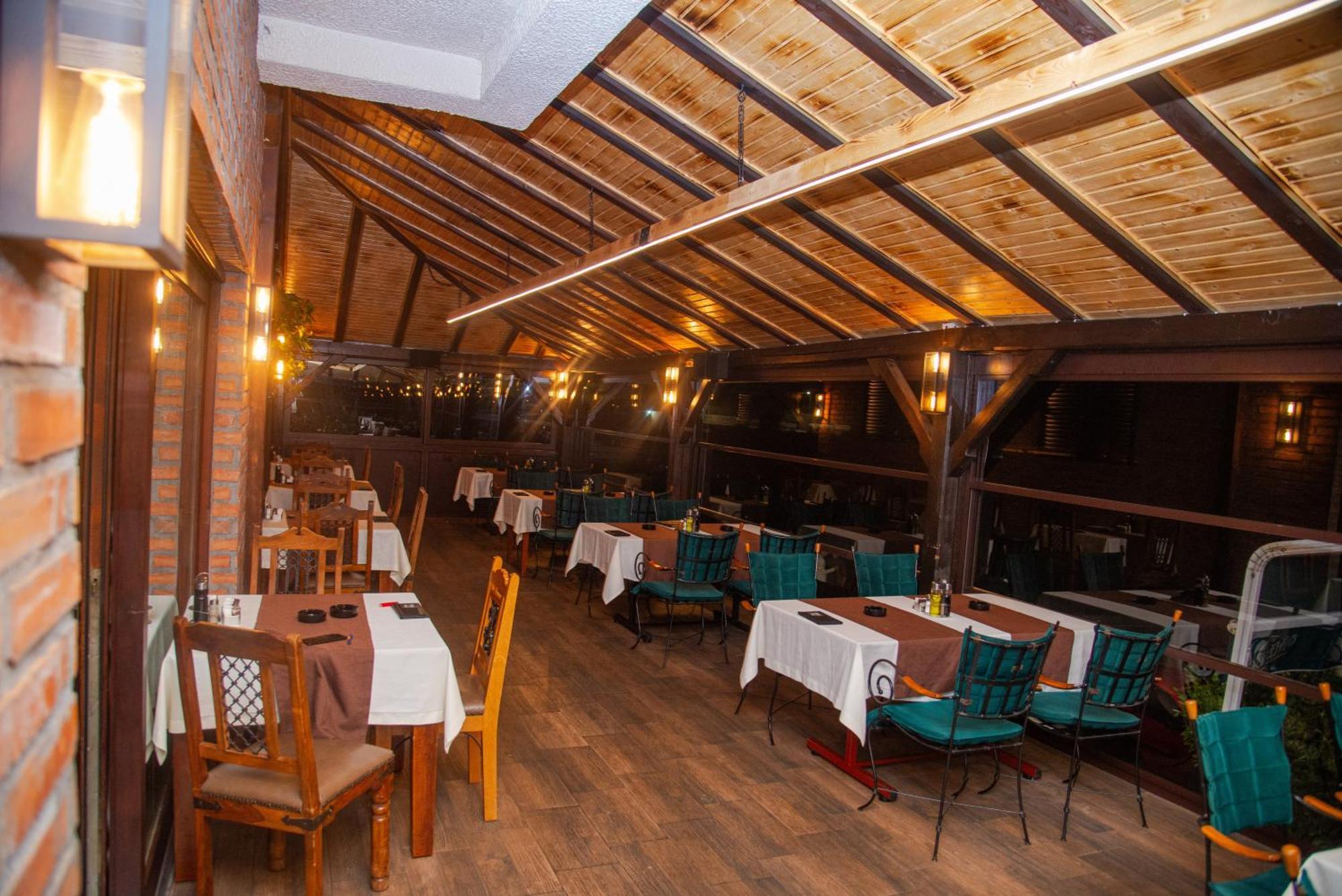 Hotel Dvor Бело Поле Екстериор снимка