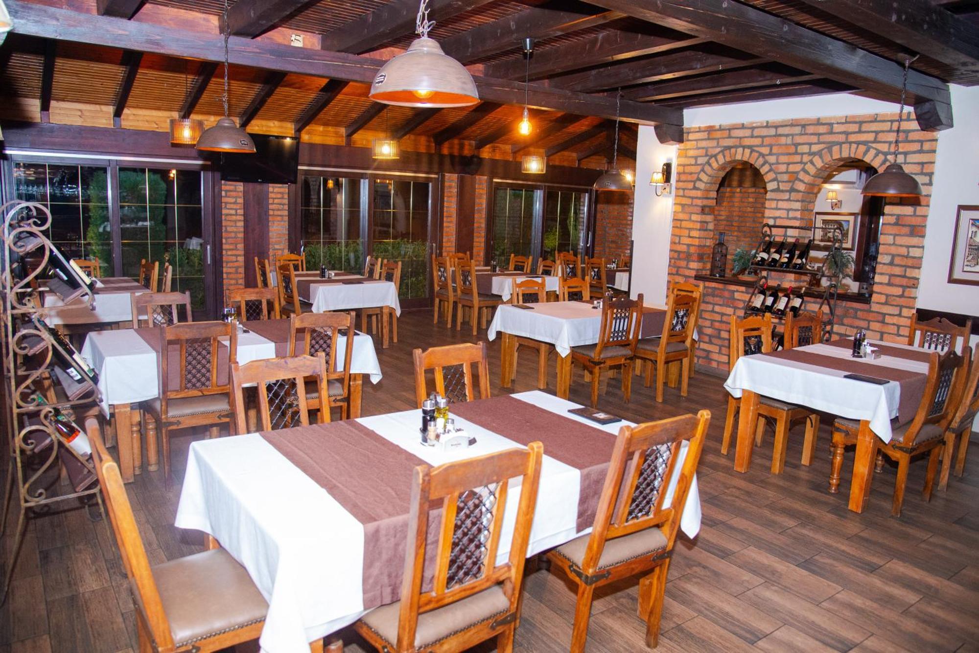 Hotel Dvor Бело Поле Екстериор снимка