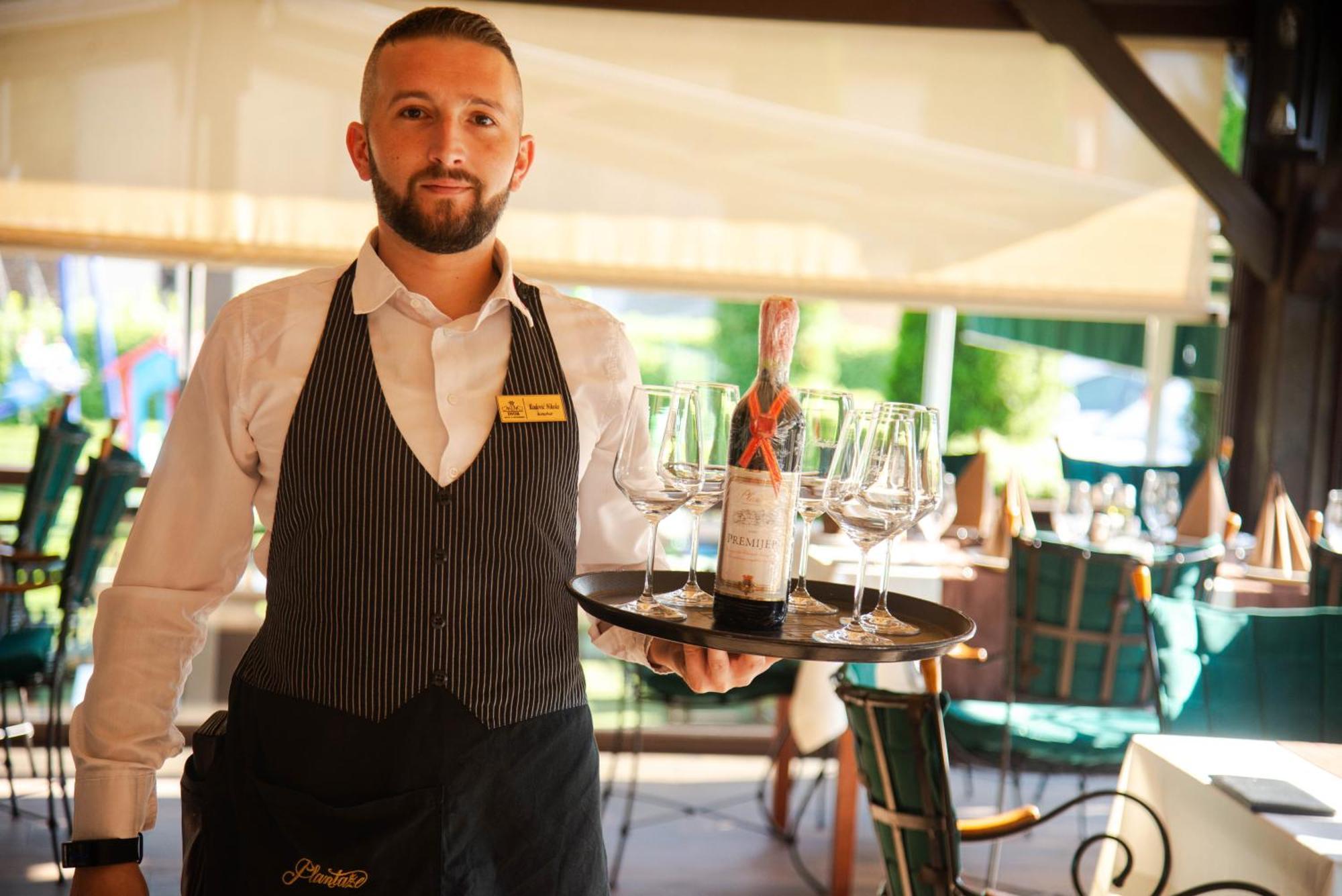 Hotel Dvor Бело Поле Екстериор снимка