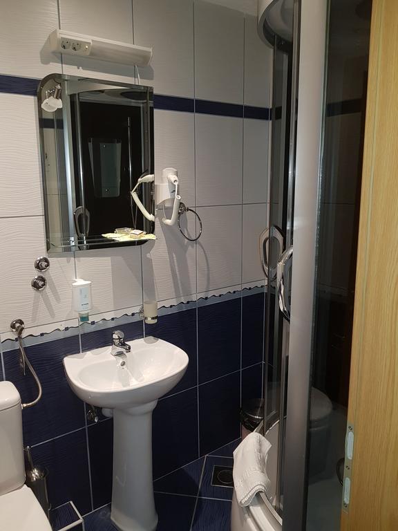 Hotel Dvor Бело Поле Екстериор снимка