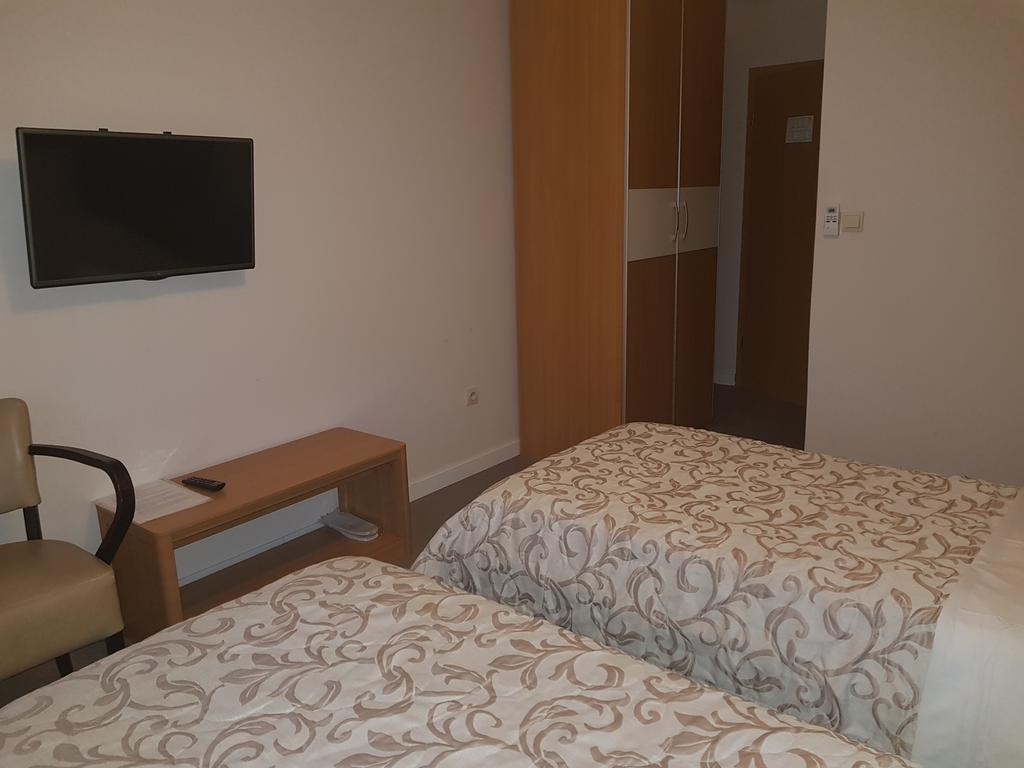 Hotel Dvor Бело Поле Екстериор снимка