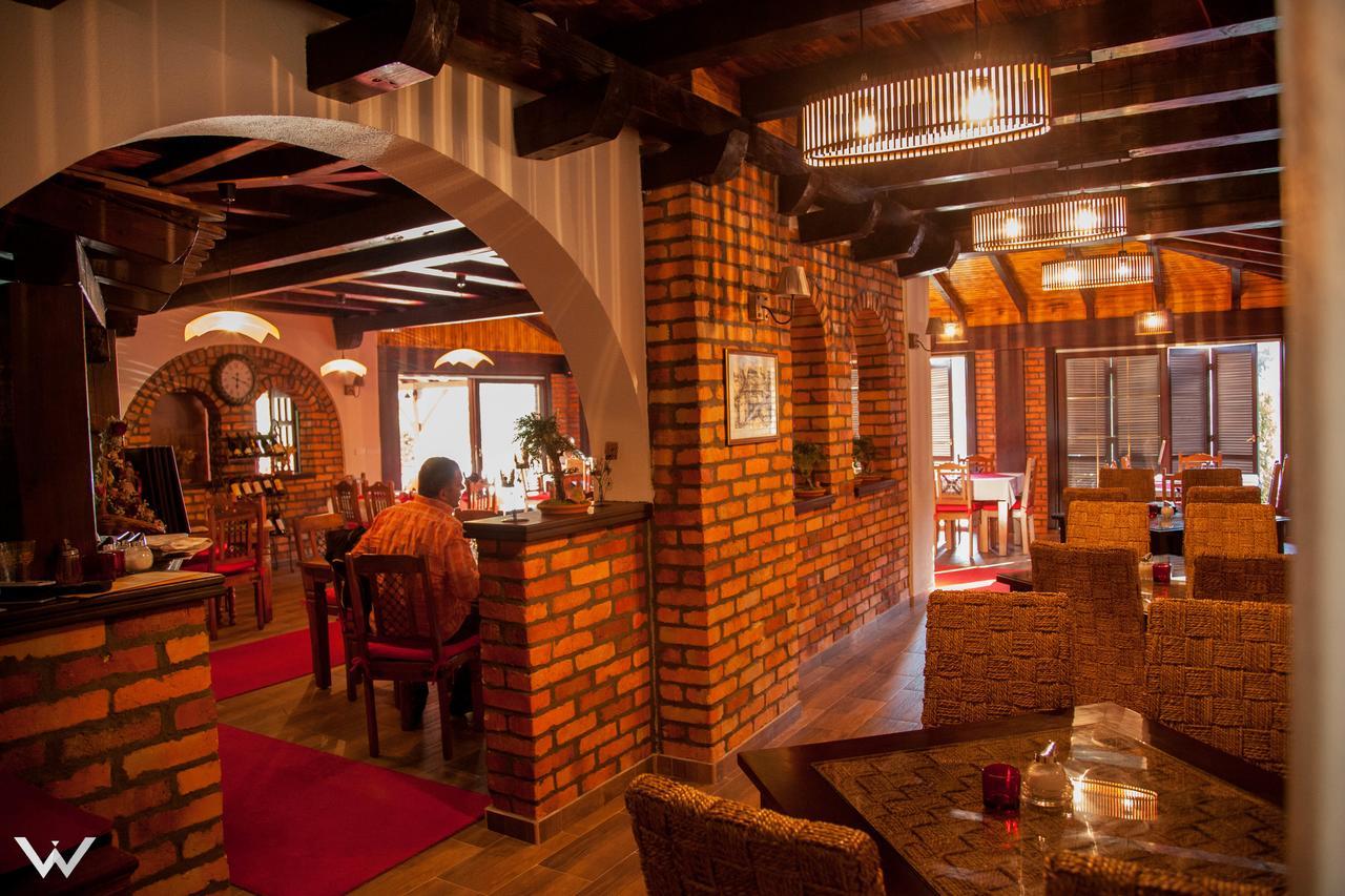 Hotel Dvor Бело Поле Екстериор снимка